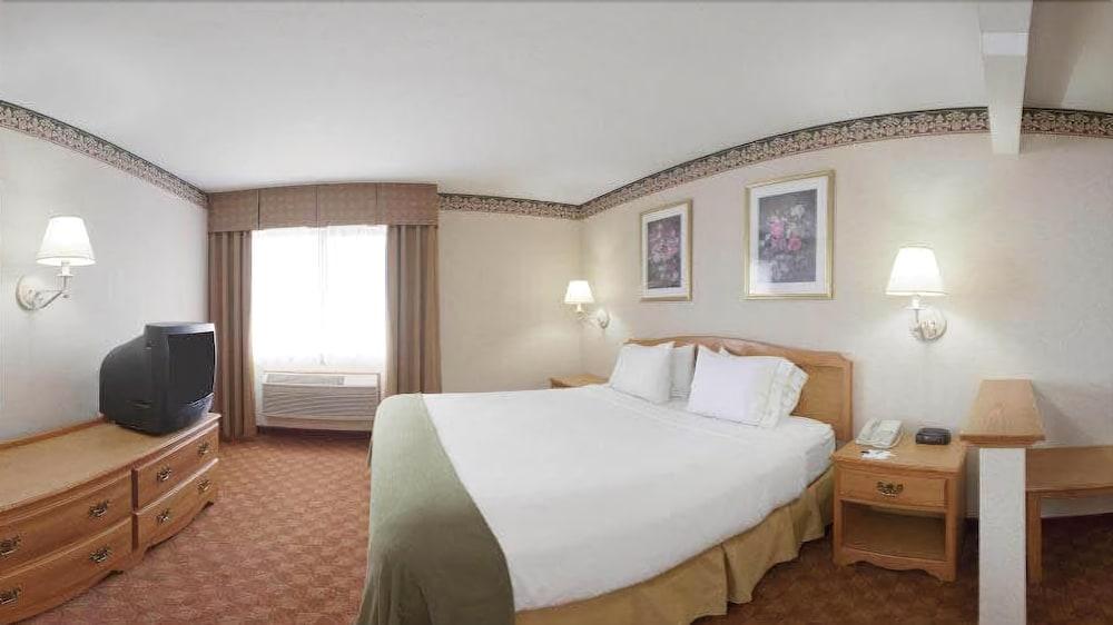 Holiday Inn Express Hotel & Suites Wauseon By Ihg Exterior foto