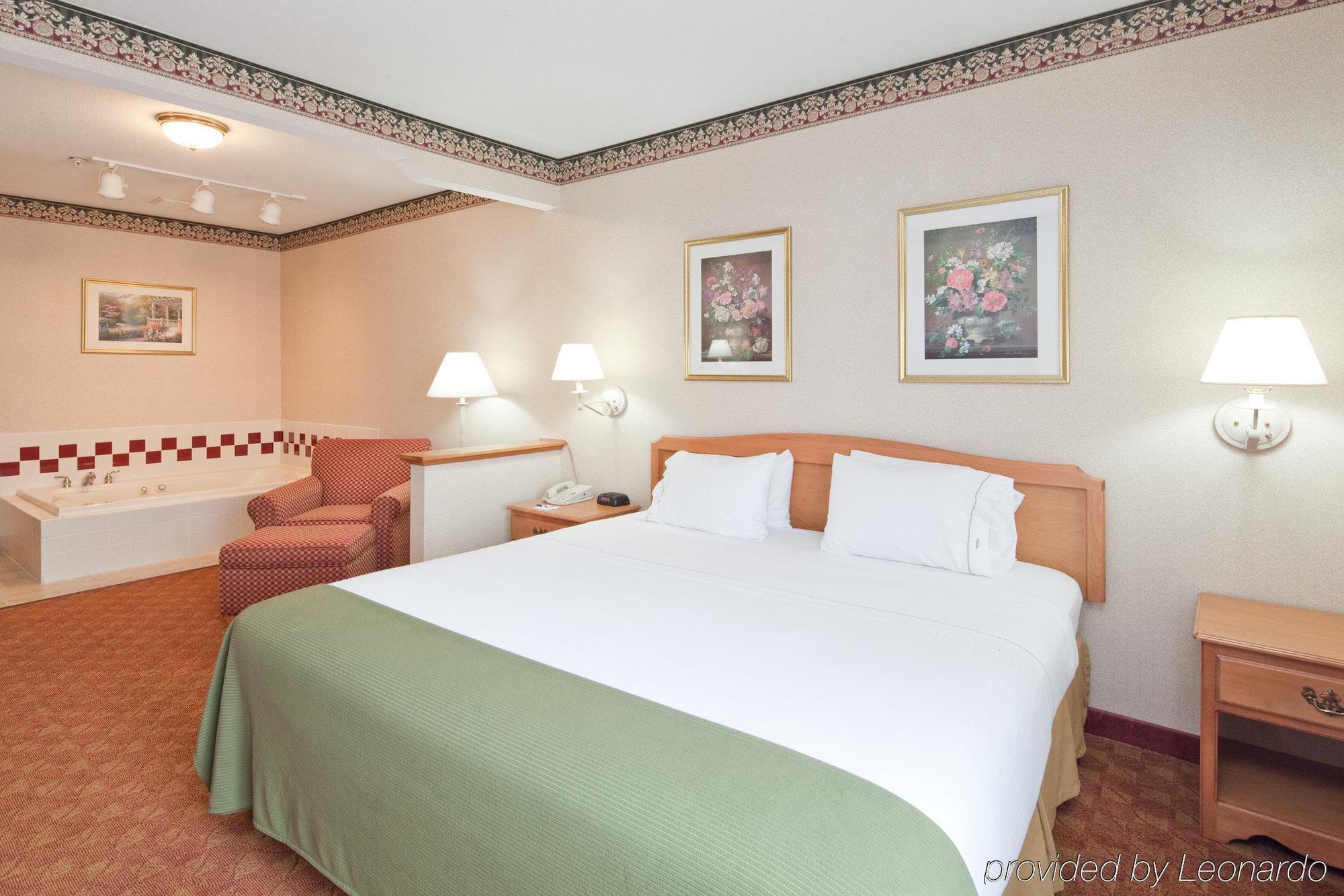 Holiday Inn Express Hotel & Suites Wauseon By Ihg Habitación foto